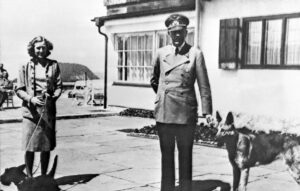 Σαν σήμερα 29 Απριλίου: Ο γάμος Χίτλερ και Εύας Μπράουν εν μέσω κατάρρευσης