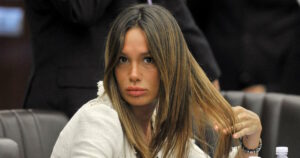 Η Τζόρτζια Μελόνι Υποστηρίζει την Χάρη στη Νικόλ Μινέτι Στο Ροζ Σκάνδαλο