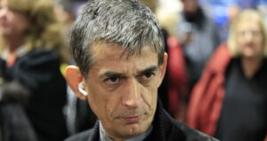 Σφοδρή επίθεση Καρανίκα σε ΣΥΡΙΖΑ και ΠΑΣΟΚ: «Ανίκανη αντιπολίτευση στην κοσμάρα της»