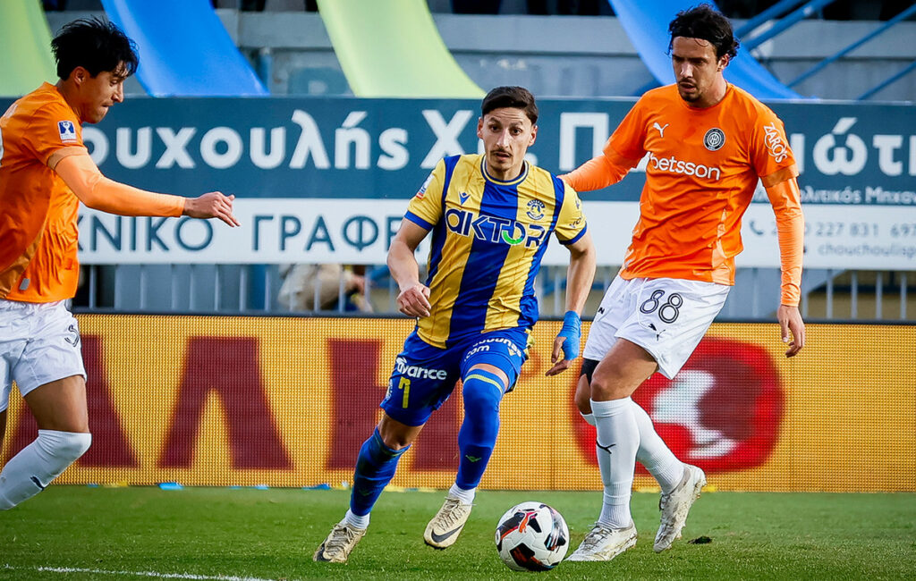 Super League: Αποφασιστικές μάχες για θέσεις και παραμονή