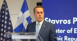 Συγκινητικά λόγια Παπασταύρου για τον Μυλωνάκη: «Θα βγει νικητής»