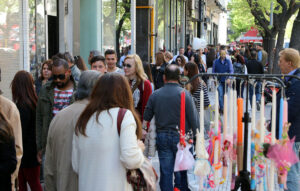 Εορταστικό ωράριο: Ανοιχτά μαγαζιά τη Μεγάλη Παρασκευή και το Μεγάλο Σάββατο