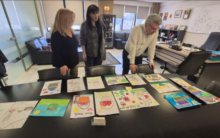 Δημιουργικές ευχετήριες κάρτες από τους μαθητές της Νέας Ιωνίας