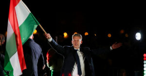 Πρώτη θέση για τον Πέτερ Μαγιάρ: Το τέλος της εποχής Όρμπαν στην Ουγγαρία