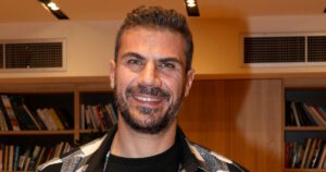 Ο Άκης Πετρετζίκης συναντά τον Τζέιμι Όλιβερ: Μια αξέχαστη φωτογραφία