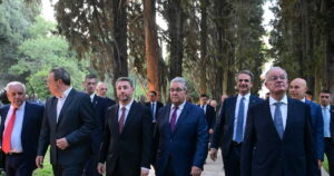 Πάσχα εκτός Αθηνών για πολιτικούς αρχηγούς, στην Αθήνα ο Ανδρουλάκης