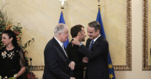 Μακρόν: Ελλάδα και Γαλλία, δύο χώρες με κοινές αξίες σε παγκόσμια αταξία