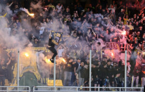 Δυναμική παρουσία 10.000 φιλάθλων της ΑΕΚ πριν το ντέρμπι με τον Παναθηναϊκό