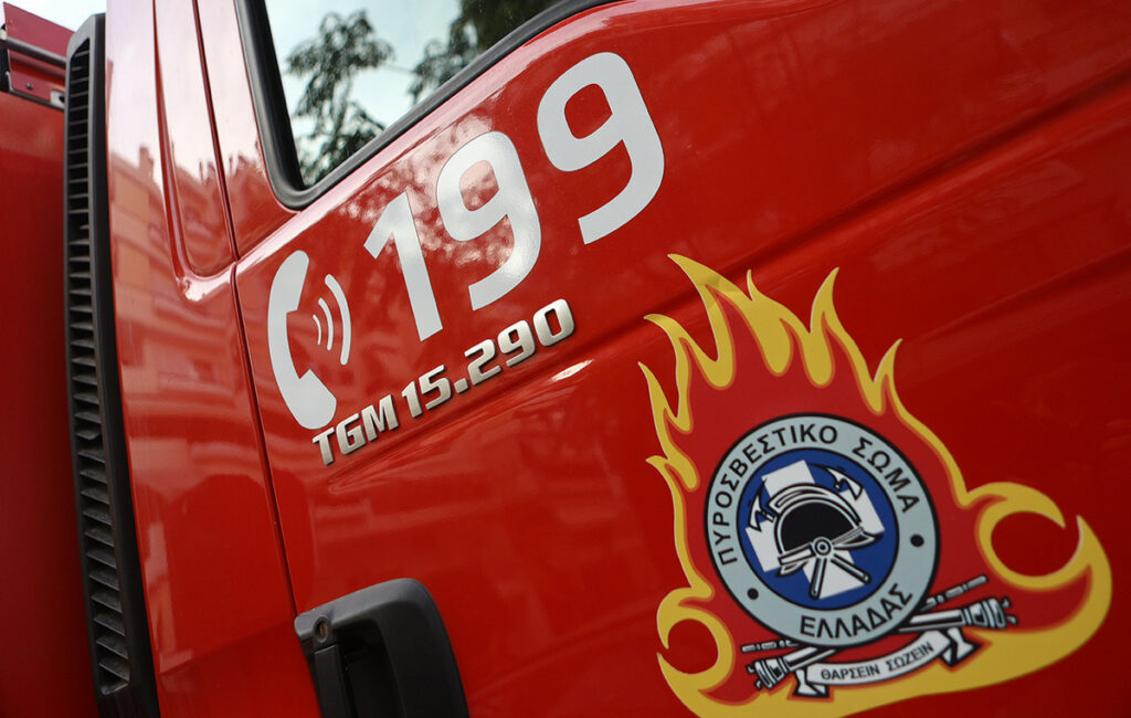 Συναγερμός για άνδρα που έπεσε σε φρεάτιο στη Λάρισα