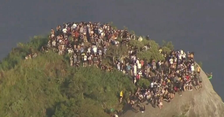 Βραζιλία: Τουρίστες εγκλωβισμένοι σε κορυφή του Ρίο ντε Τζανέιρο