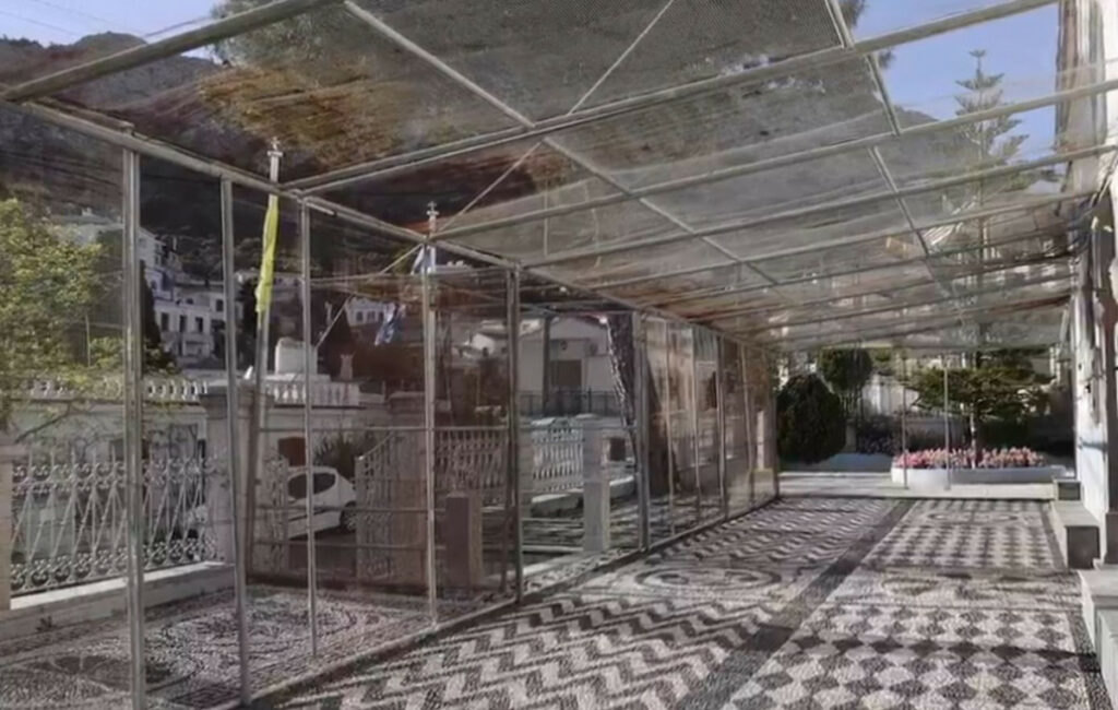 Ενίσχυση ασφάλειας με συρματοπλέγματα για τον ρουκετοπόλεμο στη Χίο