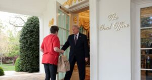 Τραμπ: «Το ντελίβερι στον Λευκό Οίκο ήταν λίγο κιτς»