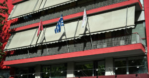 ΣΥΡΙΖΑ: Πλήγμα στον σκληρό πυρήνα του Μητσοτάκη η παραίτηση Λαζαρίδη