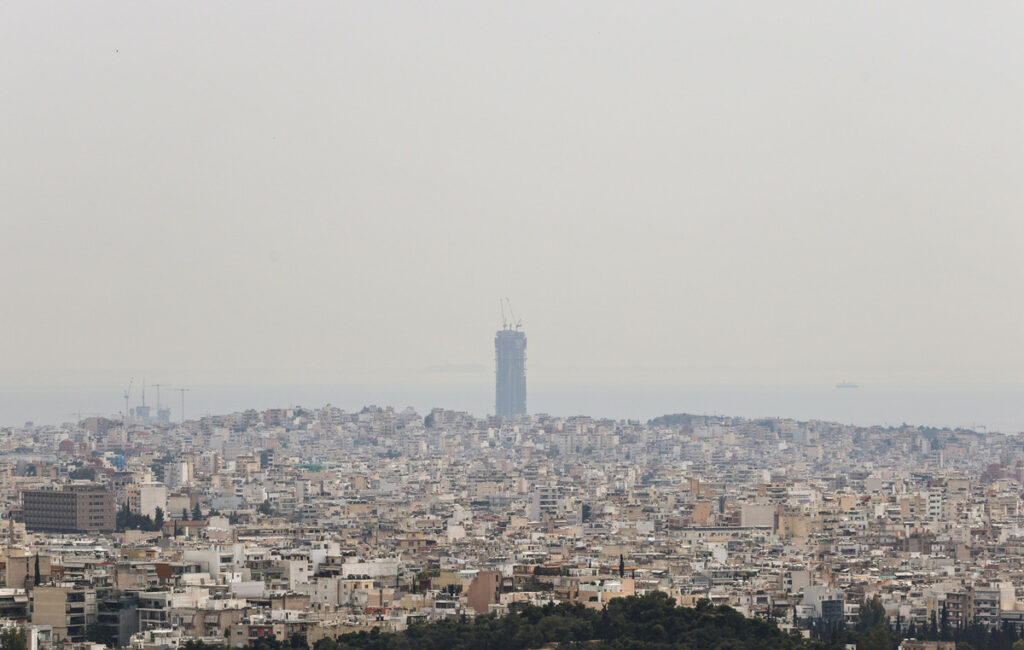 Καιρός: Στην αγκαλιά της αφρικανικής σκόνης η χώρα