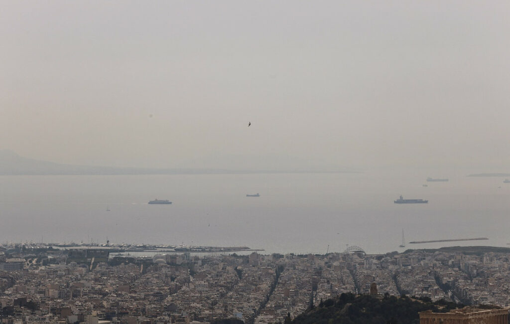 Η εξήγηση για την αφρικανική σκόνη στον ουρανό χωρίς αναπνευστικά προβλήματα