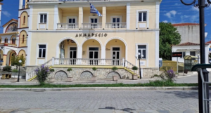 Σκοτάδι σε δημοτικό σχολείο: Έντονη κριτική κατά του δημάρχου