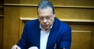 Φάμελλος: Σφοδρή επίθεση κατά του Μητσοτάκη για τη θέση του Λαζαρίδη