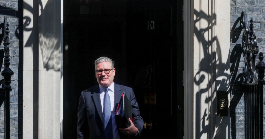 Κιρ Στάρμερ: Υποστηρίζει την παραμονή του στο αξίωμα παρά το σκάνδαλο Επστάιν