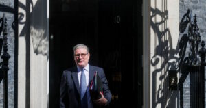 Κιρ Στάρμερ: Υποστηρίζει την παραμονή του στο αξίωμα παρά το σκάνδαλο Επστάιν