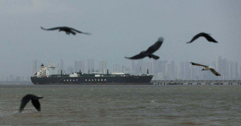 Το Ιράν κλείνει και πάλι τα Στενά του Ορμούζ, κατηγορεί τις ΗΠΑ