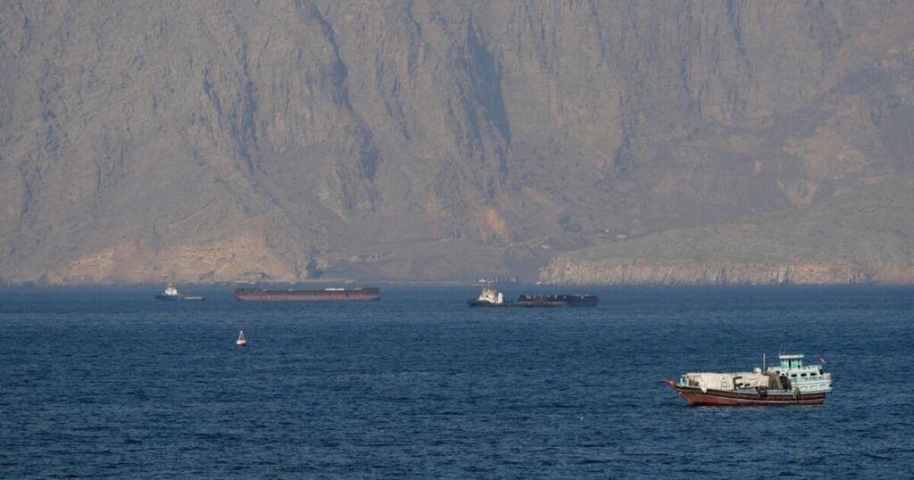 Ινδία: Επίθεση σε δύο πλοία με ινδική σημαία στα Στενά του Ορμούζ