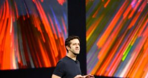 Τζον Τέρνους: Ο νέος CEO της Apple με προκλήσεις και ευθύνες