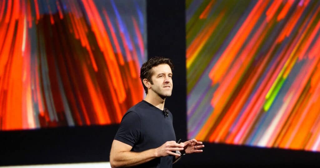 Τζον Τέρνους: Ο νέος CEO της Apple και οι προκλήσεις που αντιμετωπίζει