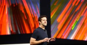 Τζον Τέρνους: Ο νέος CEO της Apple και οι προκλήσεις που αντιμετωπίζει