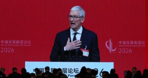 Αλλαγές στο τιμόνι της Apple: Αποχωρεί ο Tim Cook το 2026