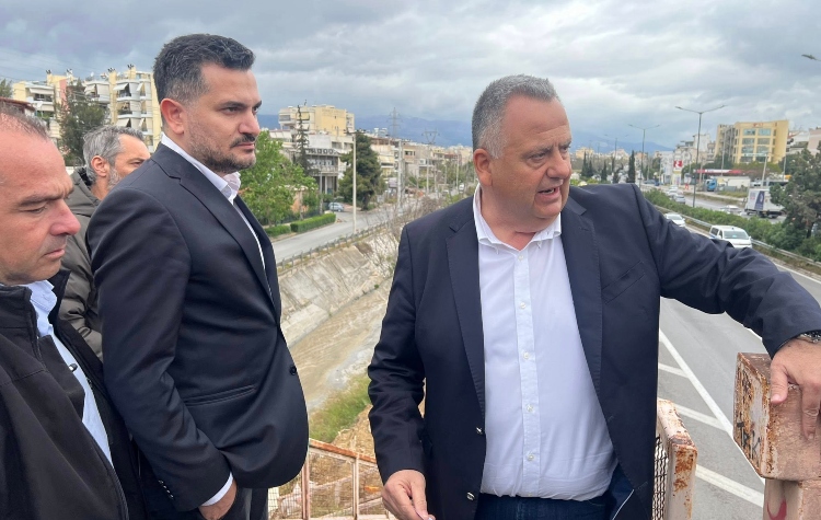 Επιθεώρηση εργασιών στην πεζογέφυρα από Γ. Τομπούλογλου και Στ. Τσίρμπα