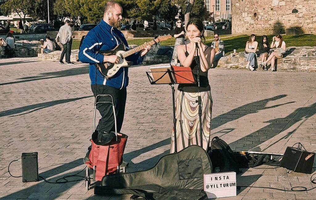Ο Δήμος Θεσσαλονίκης ακύρωσε το πρόστιμο των 300 ευρώ στους μουσικούς του δρόμου