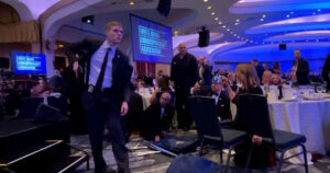 Επίθεση σε δείπνο της Ένωσης Ανταποκριτών: Το Χίλτον διαψεύδει τυχόν παραλείψεις