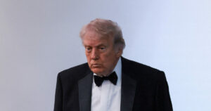 Φωτογραφία του Τραμπ προκαλεί ερωτήματα για την υγεία του