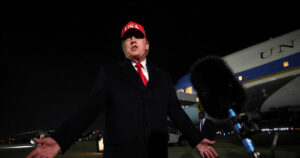 Τραμπ: «Ο κόσμος θα είχε γίνει κομμάτια χωρίς εμένα - Δεν θα παραταθεί η εκεχειρία»