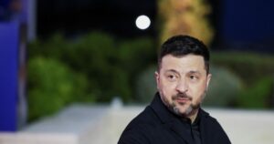 Ζελένσκι: Ζητά διευκρινίσεις για την πρόταση εκεχειρίας μετά την συνομιλία Τραμπ-Πούτιν