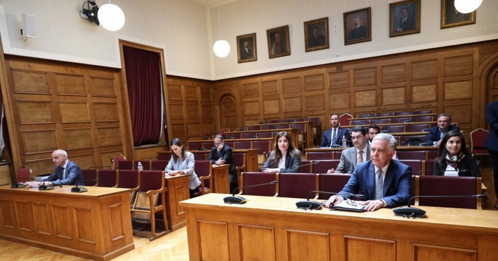 Επιτροπή Δεοντολογίας: Εισήγηση για άρση ασυλίας Χατζηβασιλείου και Αθανασίου