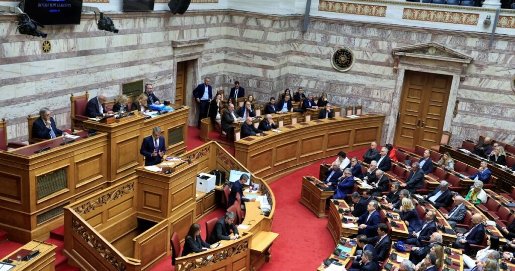 Διαφορετικές στάσεις για την άρση ασυλίας των 13 βουλευτών της ΝΔ