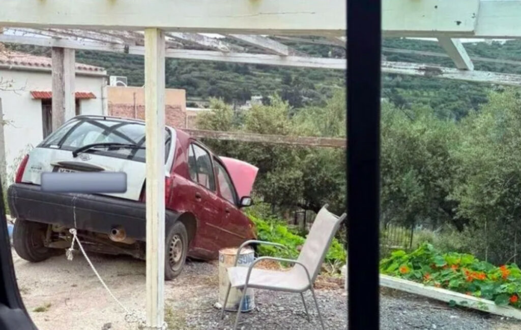 Εγκλωβισμένος οδηγός στα Χανιά: Καρφώθηκε σε κολώνα μετά τη λύση του χειρόφρενου