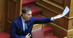 Χάρης Θεοχάρης: Αποσαφηνίζει την πηγή του πτυχίου του από το Imperial College