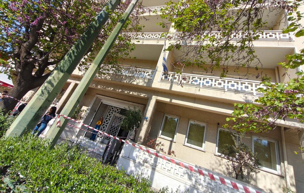 Τραγική πτώση γυναίκας από τον 2ο όροφο του υπουργείου Τουρισμού