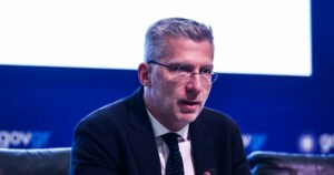 Άκης Σκέρτσος: Διαψεύδει τις φήμες για επαφές με Γιάννη Στουρνάρα