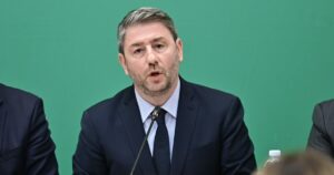 Μαρινάκης απαντά σε Τσουκαλά: Αφήστε τους χαρακτηρισμούς και ρωτήστε τον Ανδρουλάκη