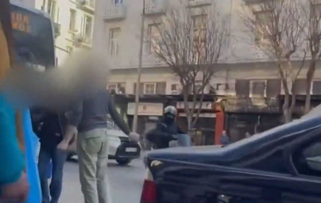 Καβγάδες και βία στους δρόμους της Αθήνας για ασήμαντες αφορμές
