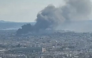 Πάτρα: Φωτιά σε εργοστάσιο της Pirelli προκαλεί πυκνές καπνούς