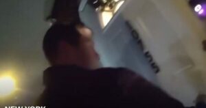 Βαθιά σοκ από έκρηξη σε σπίτι στη Νέα Υόρκη: Αστυνομικοί σε κίνδυνο