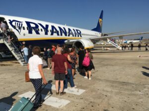 Πιθανή αποχώρηση της Ryanair από τη Θεσσαλονίκη: Παρέμβαση Δημάρχου